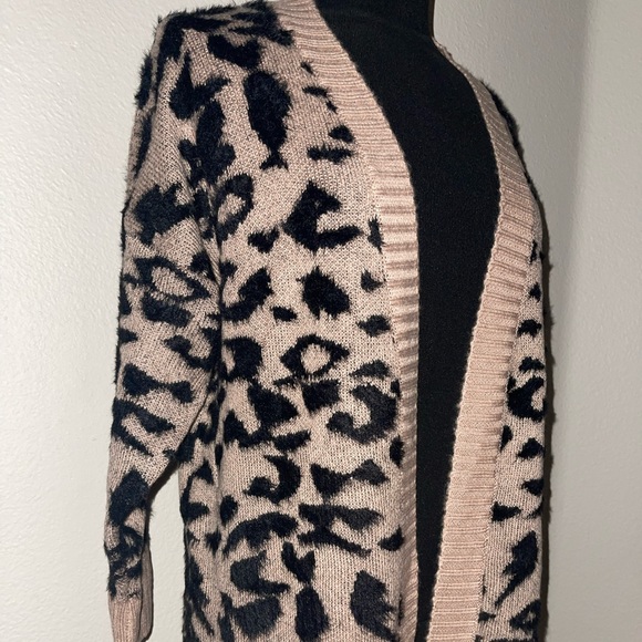Dreamers by Debut Leopard Cheetah Print Cardigan Sweater - Picture 6 of 12